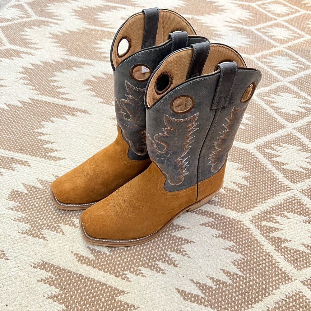 Smoky Mountain Tan and Gray Boots